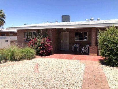 Building Photo - Central 2 Bedroom 2 Bath Home Duplex near ...