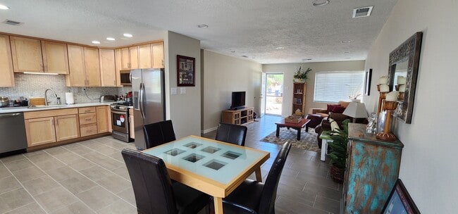 Photo - 7714 Pennsylvania Pl NE