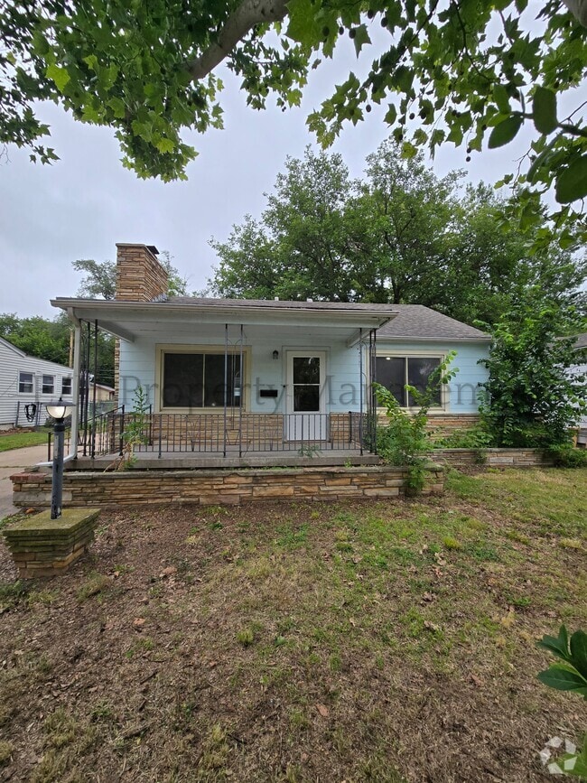 Building Photo - 826 S Fountain St Rental