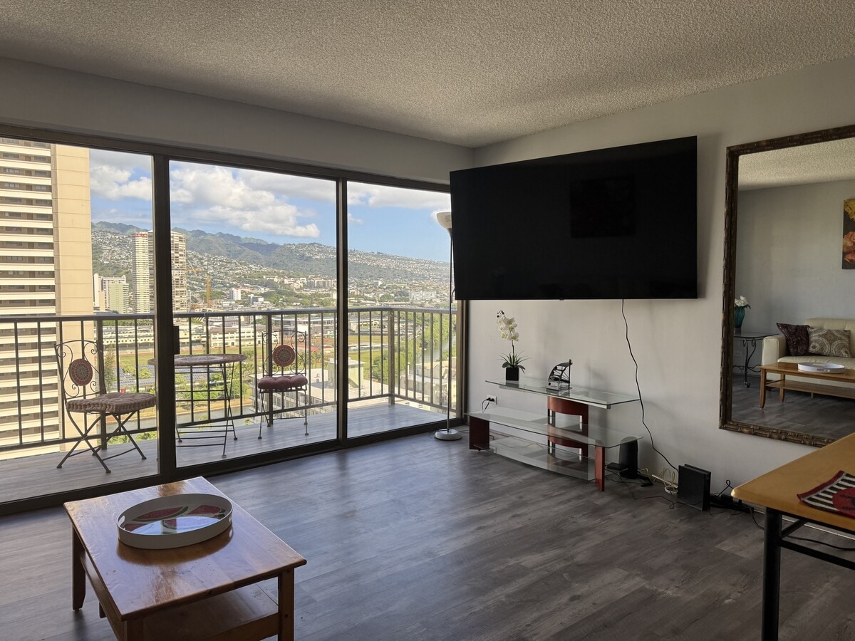 Photo - 2140 Khi Ave