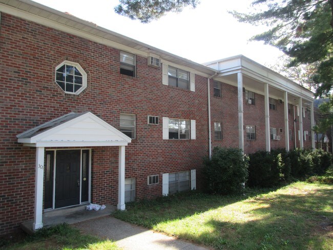 Photo - Plymouth Manor