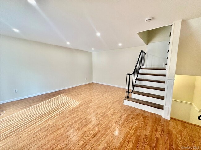 Photo - 2 Heritage Dr