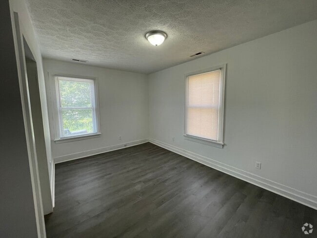 Building Photo - Renovated Home - Close to Downtown