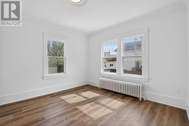 Photo - 4417 Ellis St