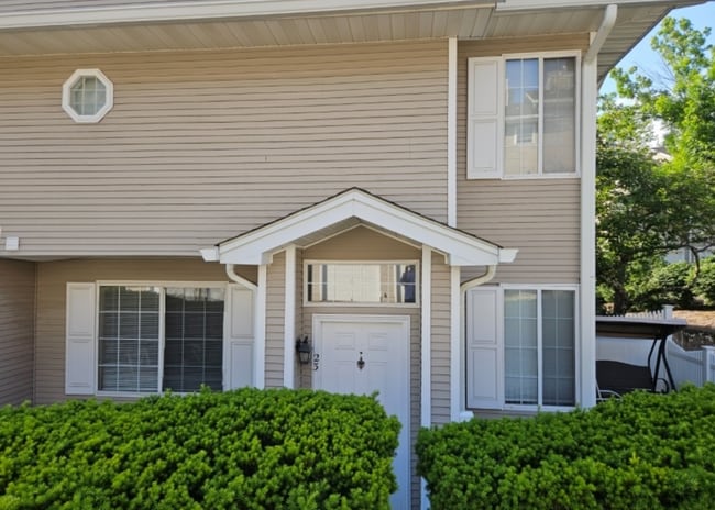 Photo - 23 Bentley Ct Townhome