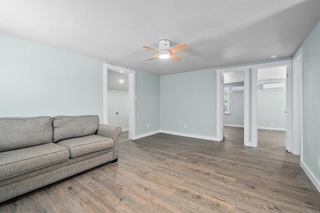 Photo - 248 Post Oak Ln