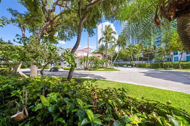 3255 NE 184th St Unit 12112