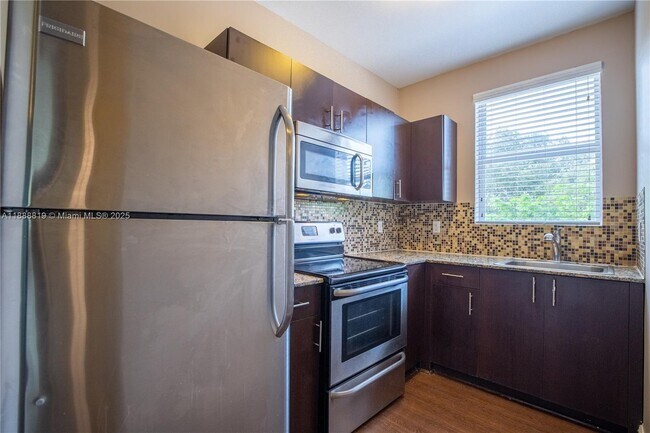 Photo - 5416 NE 1st Ct Unit 1