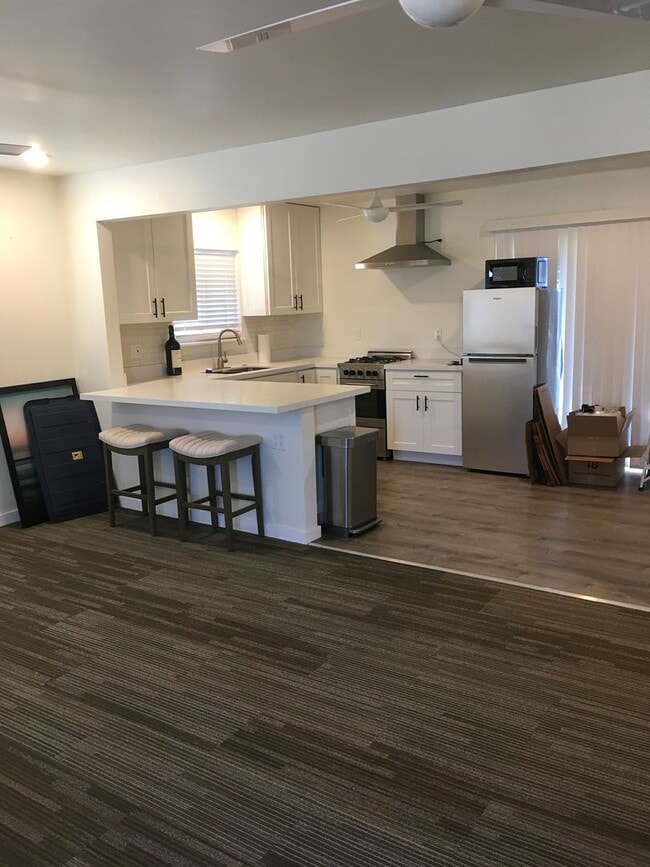 Building Photo - M36180E Unit 4 Rental