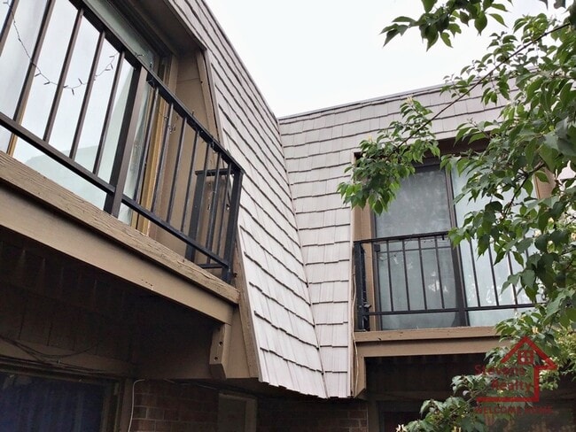 Photo - 136 Cedarwood Ln