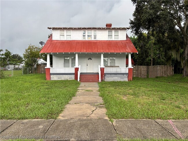 Building Photo - 22 W Lagrande St Rental