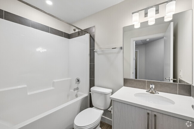 1 chambre, 1 salle de bain avec bureau - 553 pi² - Salle de bain au rez-de-chaussée - Kingsland Junction