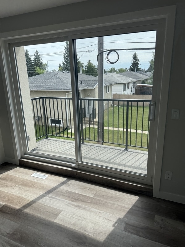 Photo - 8313-8376 76 Ave NW