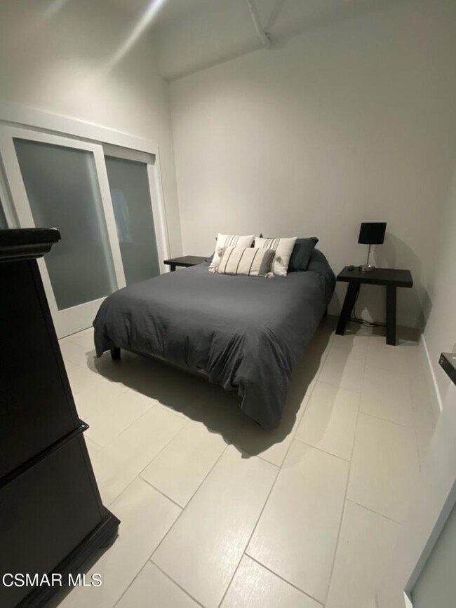 Photo - 939 S Broadway