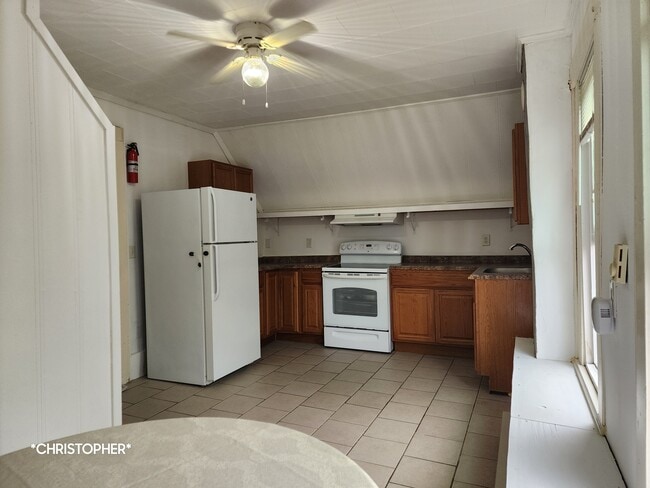 Kitchen - 215 Freeman Ave Unit #2