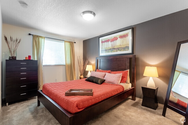 2BR, 1BA - 843 SF