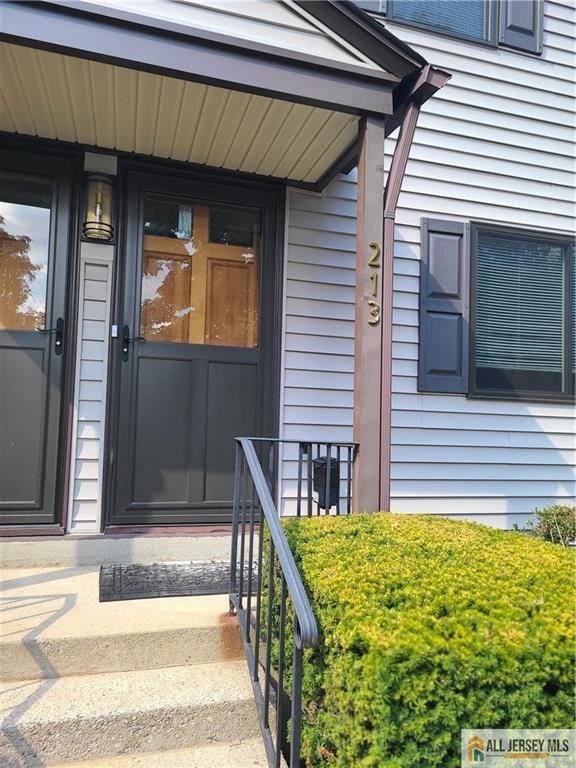 213 Rose St