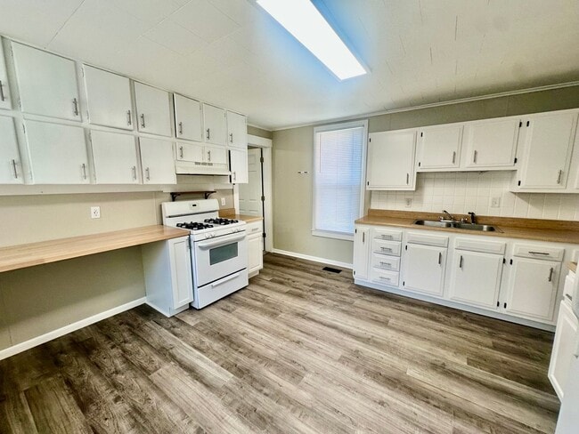 Photo - 912 N Madison St Unit 1 (lower)