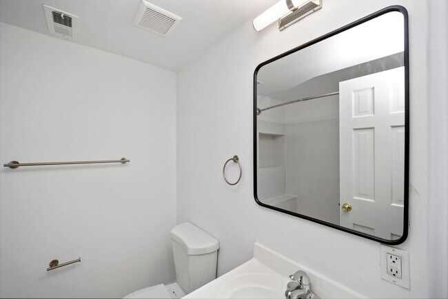 Photo - 1755 T St NW Unit 2