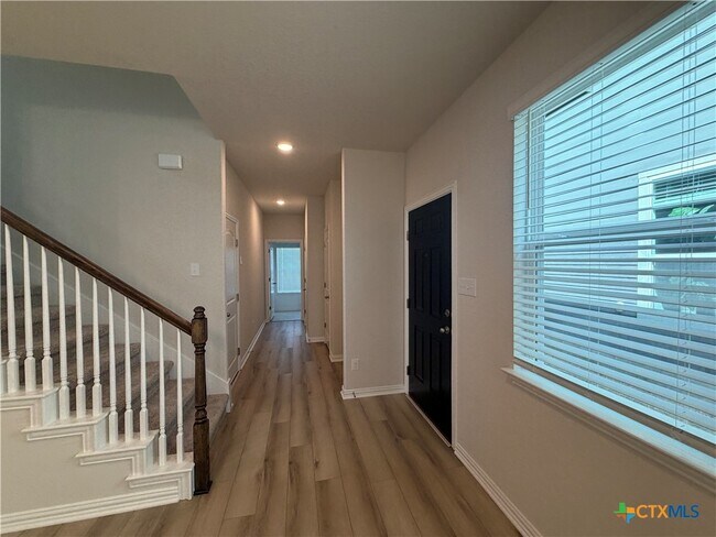 Building Photo - 870 Casetta Trl