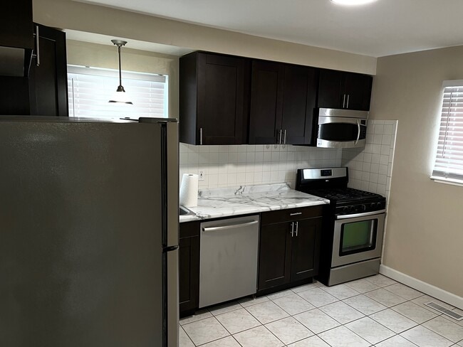 Photo - 27640 Barrington St