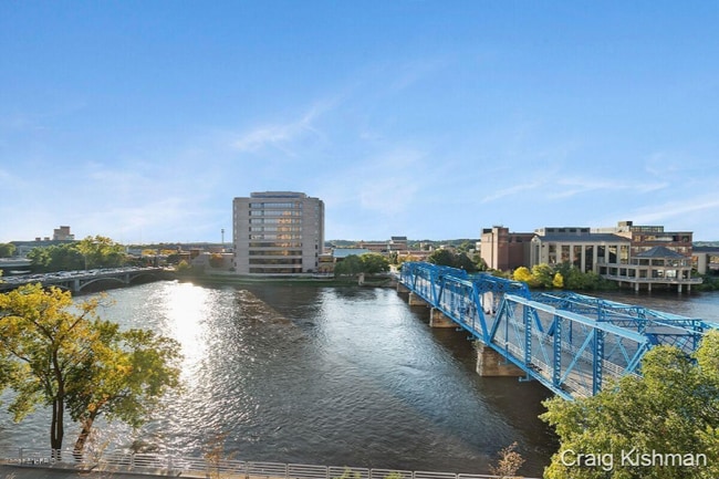 Building Photo - 152 Campau Cir NW