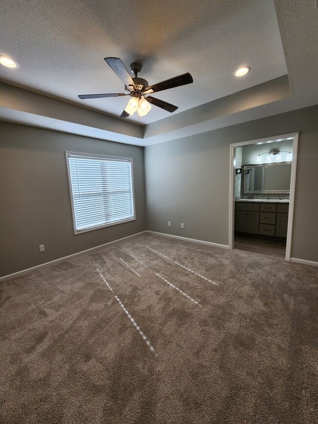 Photo - $500 Discount on Move-in Spacious & Inviti...