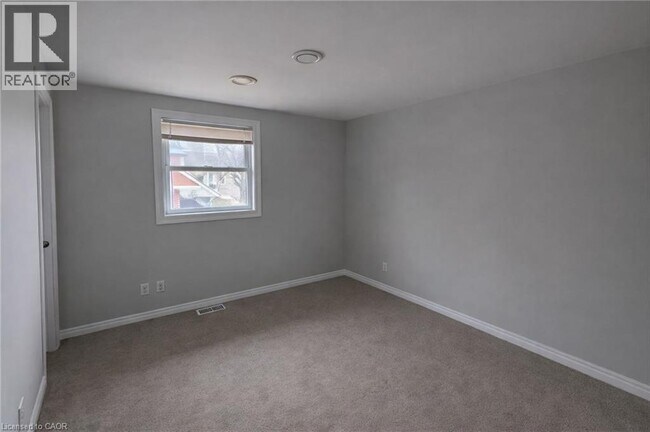 Photo - 4942 Armoury St