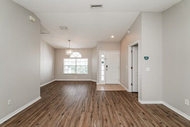 Photo - 4640 Burlington Rd