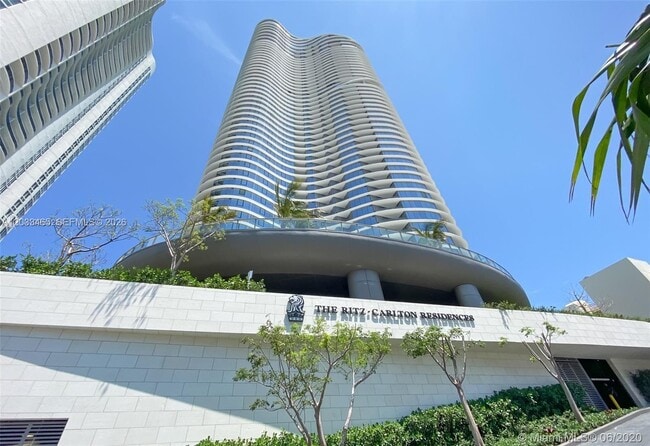 Building Photo - 15701 Collins Ave Unit 1403