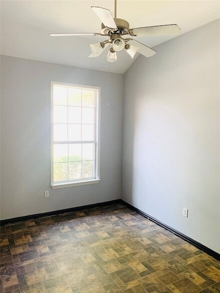 Photo - 2808 Mott St