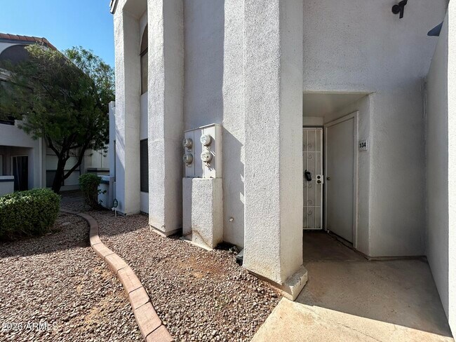 Building Photo - 1800 W Elliot Rd Unit 134