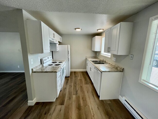 Photo - Beautifully Remodeled Ground-Level 2-Bedroom! Unit A4