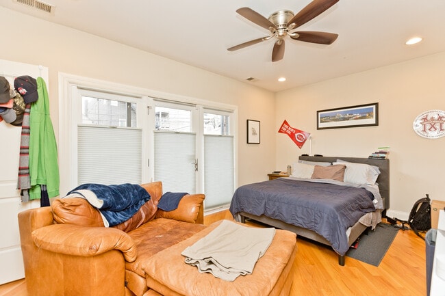 Photo - 2414 W Moffat St Unit 1