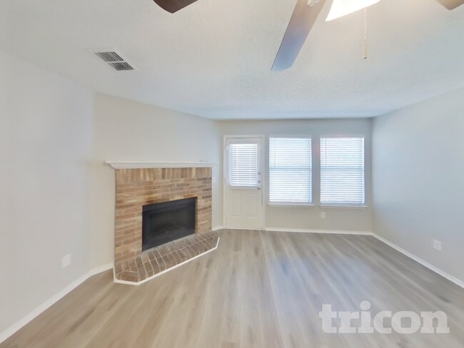 Photo - 1502 Warrington Way