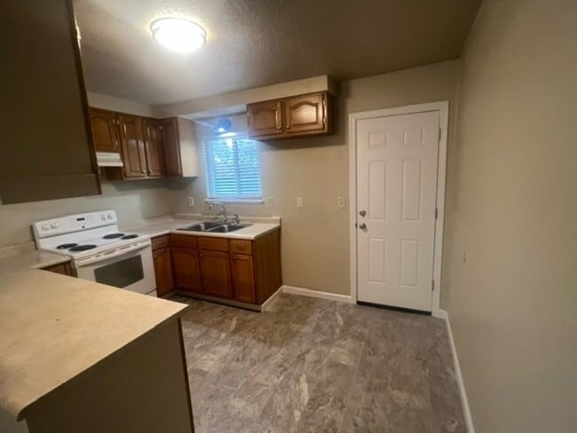 Photo - 723 SW Bridge St