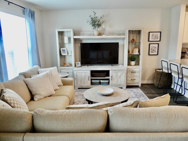 Building Photo - 1 N Yaupon Dr Unit ID1366315P