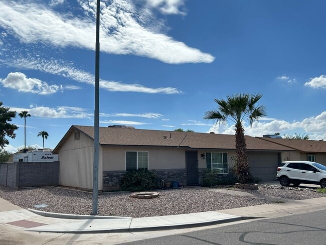 Building Photo - 3 Bedroom, 2 Bathroom, 2 Car Garage