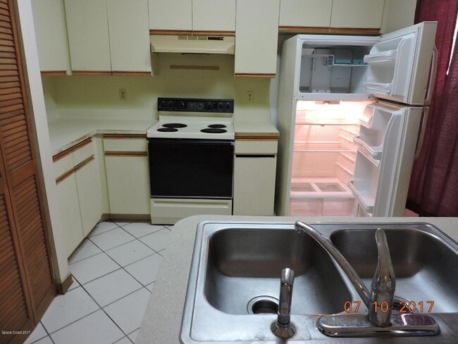 Photo - 272 High Rd NW