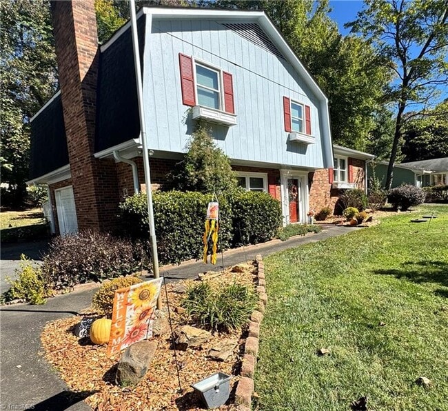 Photo - 182 Woodburn Pl