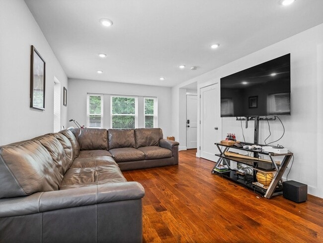 Building Photo - 79 Bailey Rd Unit 1 Rental