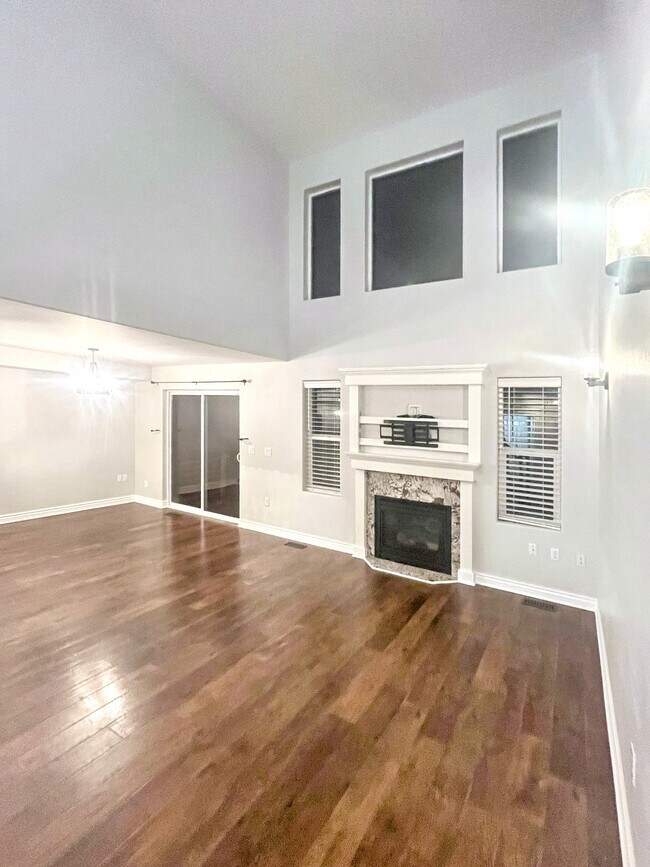 Photo - 323 Skwentna Dr Townhome