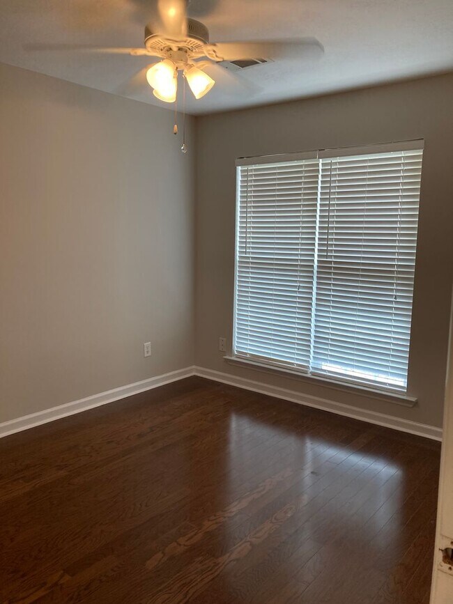 Photo - 3 Bed/3 Bath Townhome with Screened in Por...