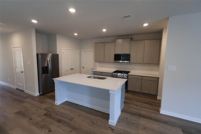 Photo - 7855 Bergamot Cir