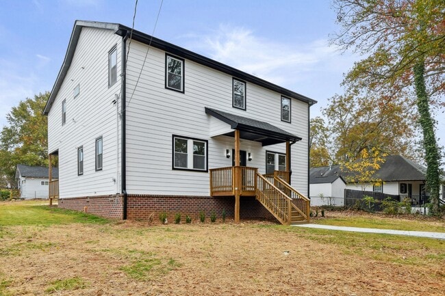 Photo - 190 Adair Ave SE