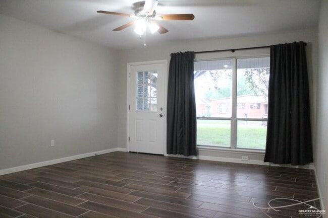 Photo - 14 Camellia Ave