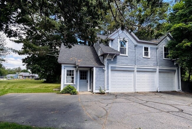 Building Photo - 19 Maple St Unit 2