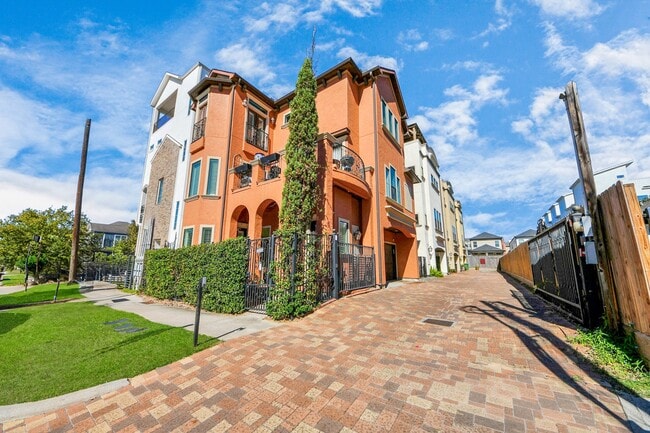 Photo - 1141 W 23rd St