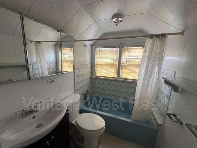Photo - 400 Dougall Rd N