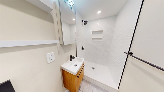 Photo - 31-35-35 India St Unit 202